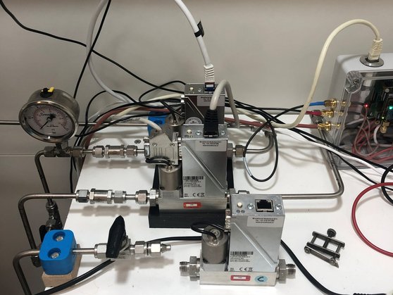 Mass flow controller in bioreactor process